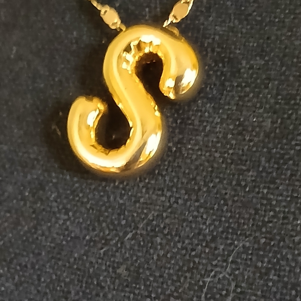 SUMMER'S COMING! "S" BUBBLE LETTER ADJUSTABLE PENDANT😲 - Picture 5 of 7